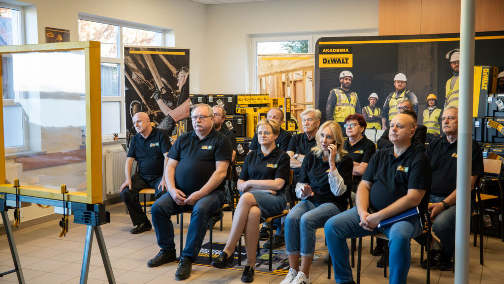 Nauczyciele i dyrekcja Akademia Dewalt w Rzemieślnicza Szkoła Zawodowa Cechu Rzemiosł Różnych w Koninie